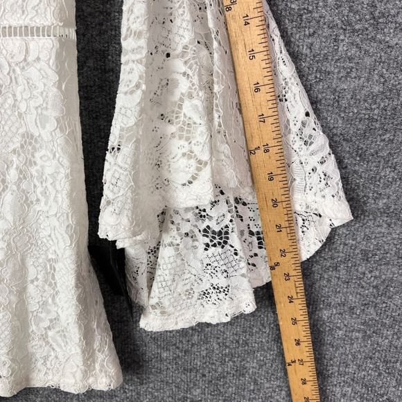 NEW Lulus White Lace Romper Long Bell Sleeve V Neck Cutout Back Women's Size S - Picture 5 of 9